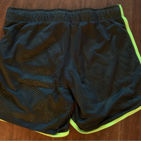 Women’s small Nike black and yellow shorts - Picture 3 of 3
